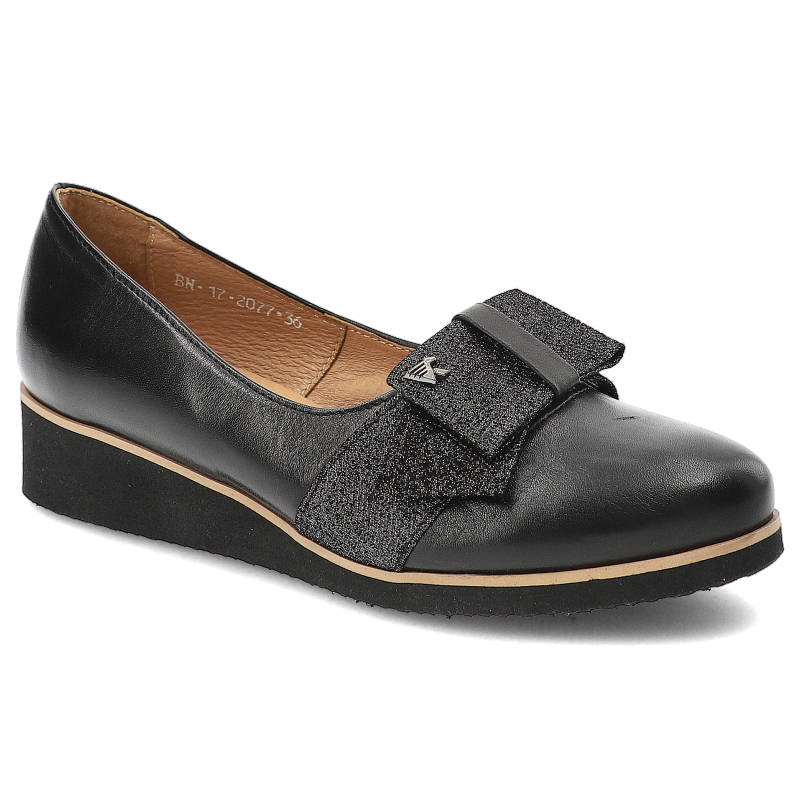 Półbuty damskie Karino, naturalna skóra licowa i płaska podeszwa, czarne, 2077-126-P