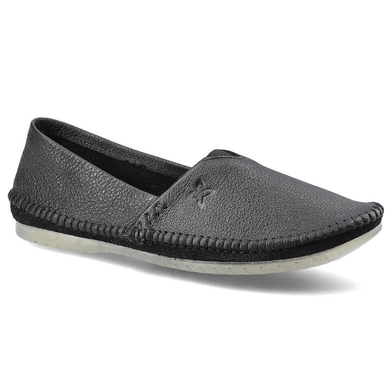 Baleriny damskie Maciejka, naturalna skóra licowa z wyeksponowanymi przeszyciami i wytłoczonym logo, czarne, 01930-01-00-0