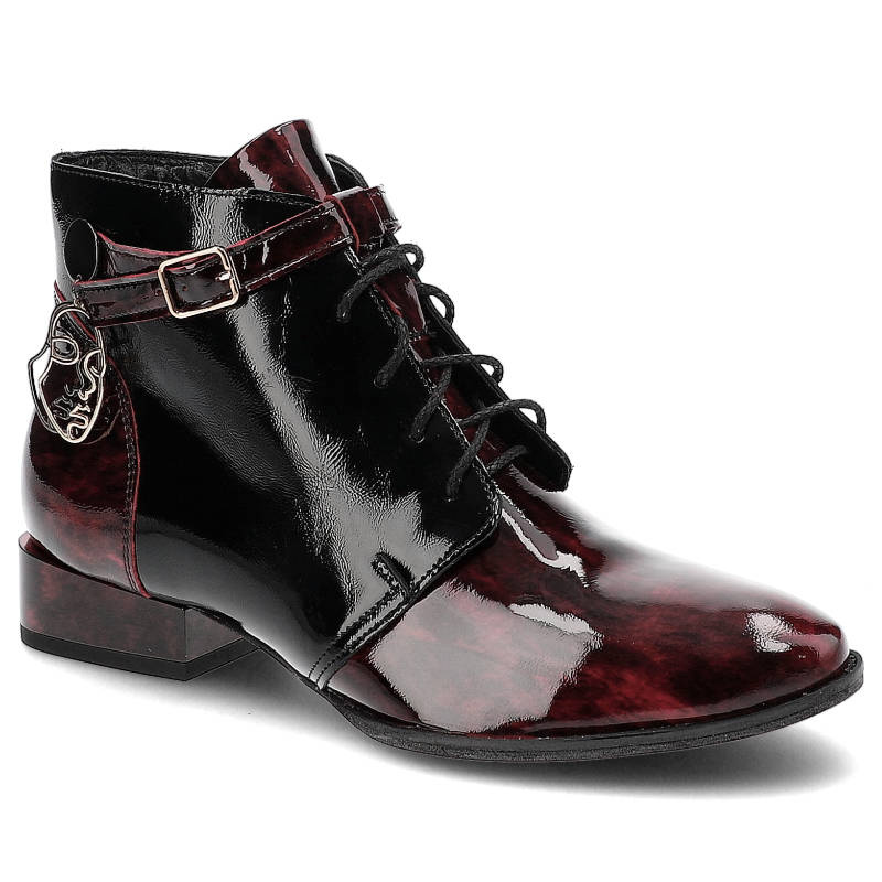 Trzewiki damskie Maciejka, lakierowana cholewka ze skóry naturalnej sznurowanie z dodatkowym paskiem i klamrą zapięcie na suwak, bordo, 5743A-23-00-7