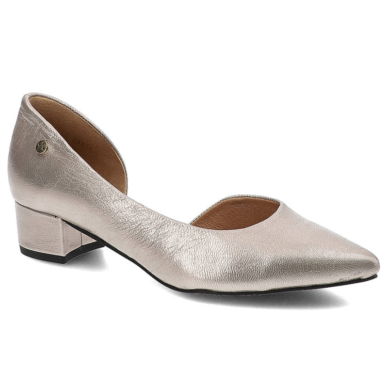 Czółenka damskie Maciejka, naturalna skóra o metalicznym wykończeniu smukła cholewka z wycięciem po boku, złoto, 04012-25-00-1