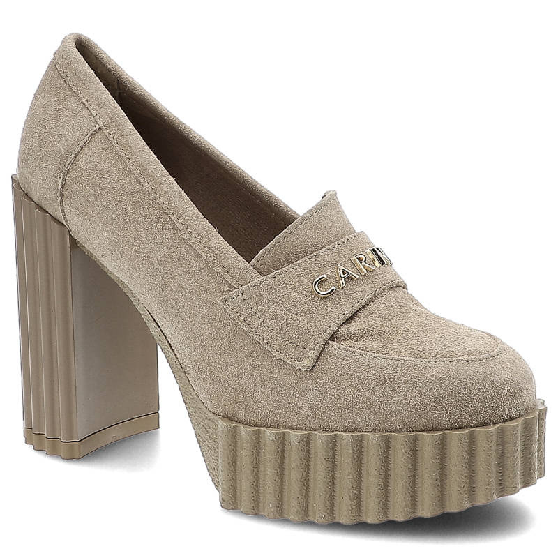 Półbuty damskie Carinii, zamszowa cholewka o miękkiej strukturze wsuwany fason z paskiem na podbiciu stabilny obcas, beżowe, B8012-O17