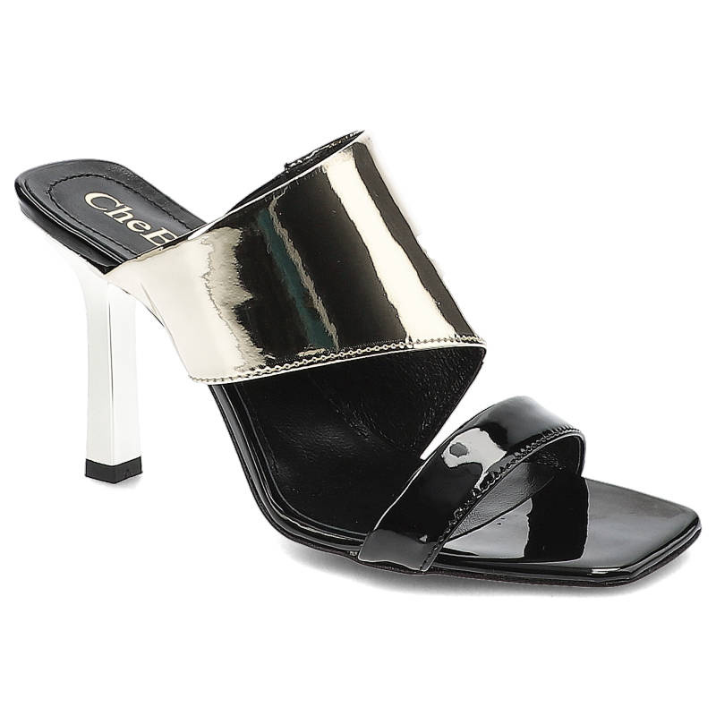 Klapki damskie Chebello, ze skóry naturalnej licowej lakierowanej z szerokim metalicznym paskiem na przodzie dodatkowym wąskim paskiem przy palcach i