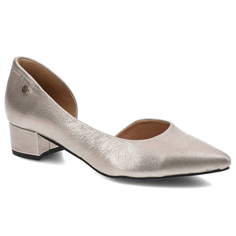 Czółenka damskie Maciejka, naturalna skóra o metalicznym wykończeniu smukła cholewka z wycięciem po boku, złoto, 04012-25-00-1