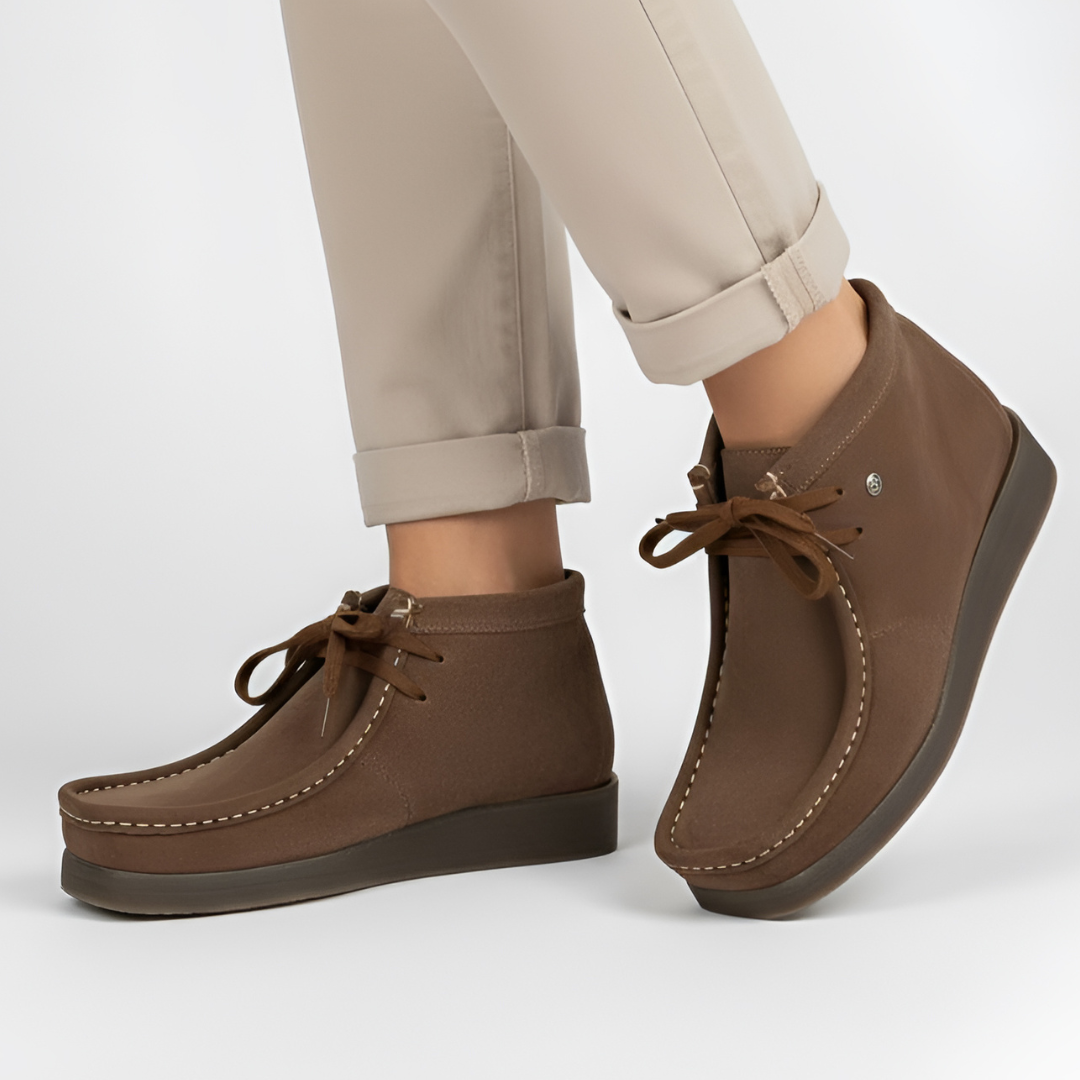 Trzewiki damskie Hee, welurowa cholewka na płaskim obcasie i wsuwane, brązowe, 83030