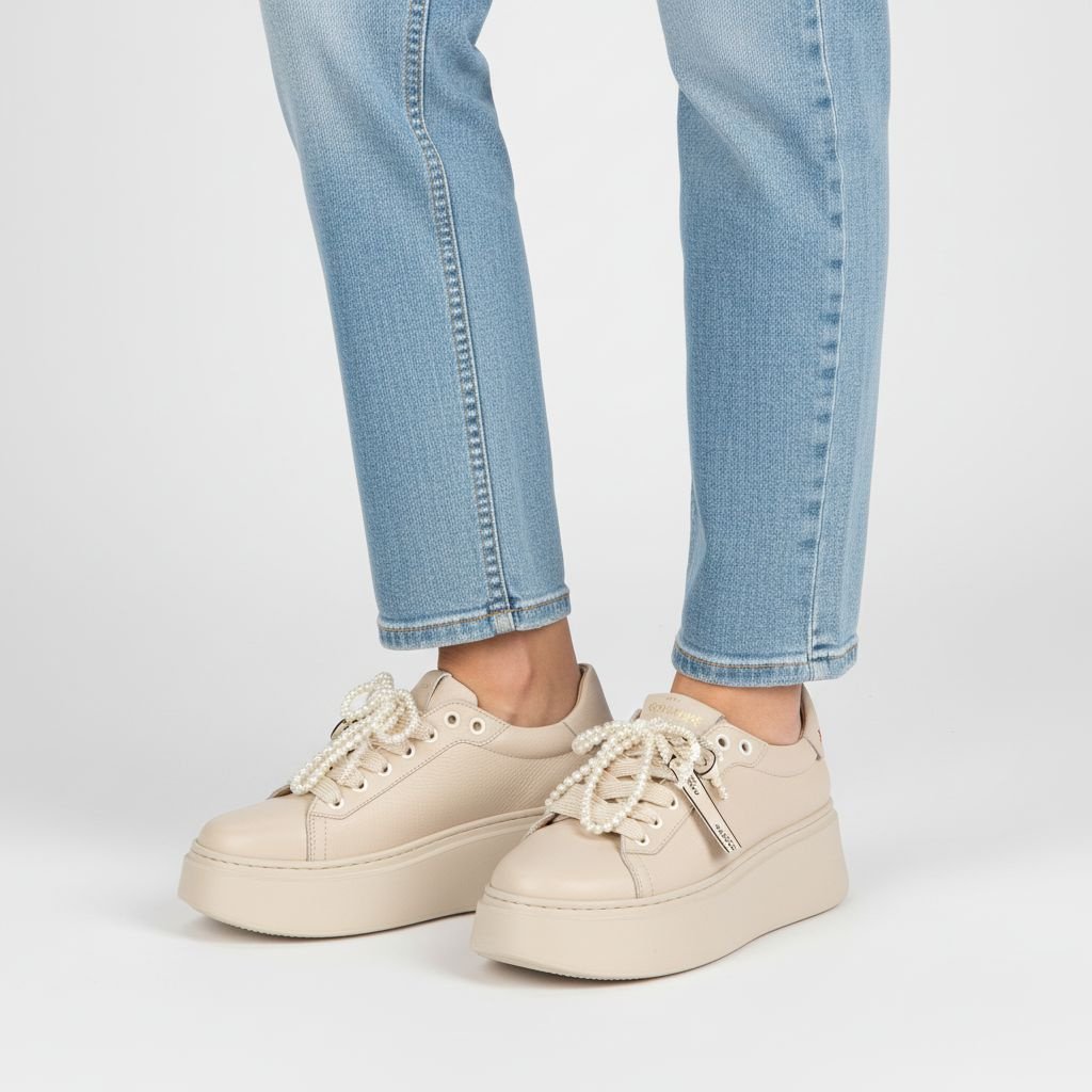 Sneakersy damskie Chebello, cholewka ze skóry naturalnej gładkiej ozdobne sznurowanie z dekoracyjnymi elementami masywna platforma zwiększająca komfo