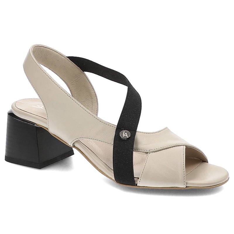 Sandały damskie Lamanti, wykonane ze skóry naturalnej licowej z szerokimi paskami elastyczną wstawką tekstylną z logo odkrytym przodem i stabilnym ob