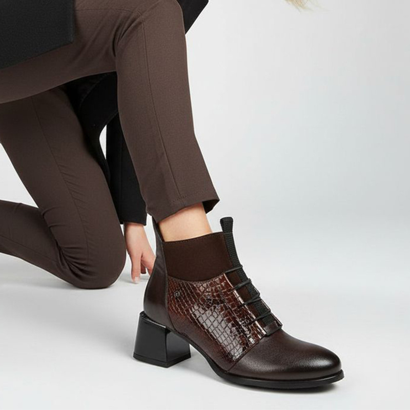 Botki damskie Armodo, skórzane na klocku eleganckie za kostkę zapinane na zamek, czekolada, 60503