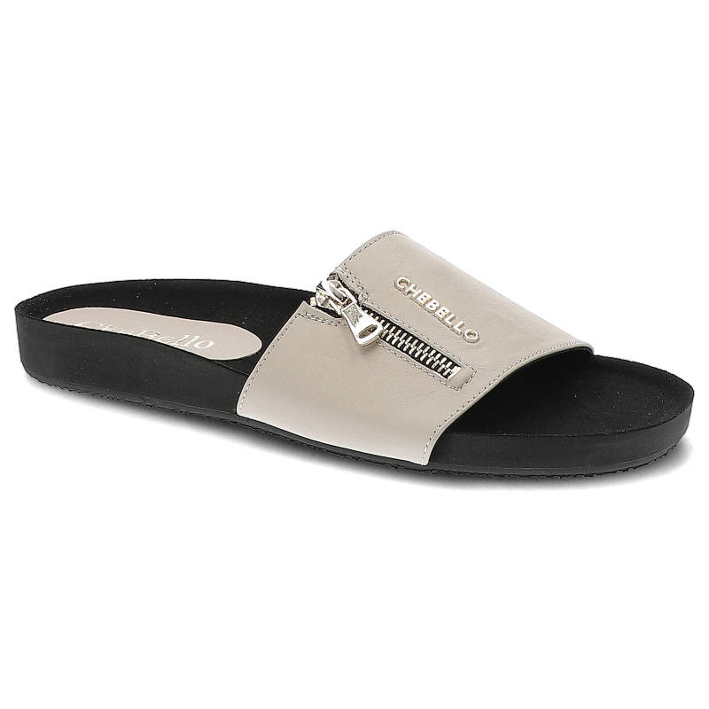 Klapki damskie Chebello, cholewka z gładkiej skóry ekologicznej z metalowym zamkiem i logo gładka wkładka oraz płaska jednolita podeszwa, bezowy, 264
