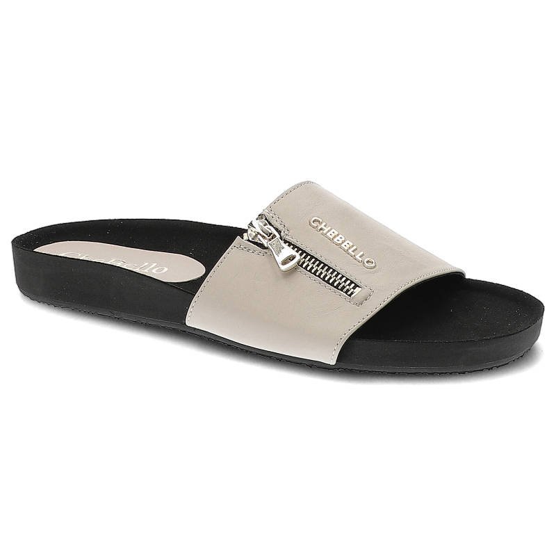 Klapki damskie Chebello, cholewka z gładkiej skóry ekologicznej z metalowym zamkiem i logo gładka wkładka oraz płaska jednolita podeszwa, bezowy, 264