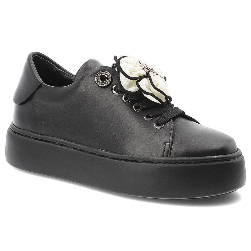 Sneakersy damskie Karino, ze skóry licowej z ozdobnym kwiatem na płaskiej podeszwie sznurowane, czarne licowe, 5729-076-P