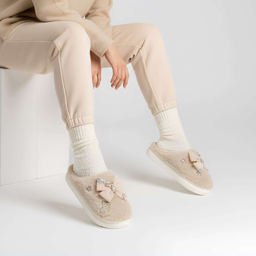 Kapcie damskie Filippo, ocieplane futerkiem z kokardą do domu i na prezent, beżowe, DK7480-25-BE