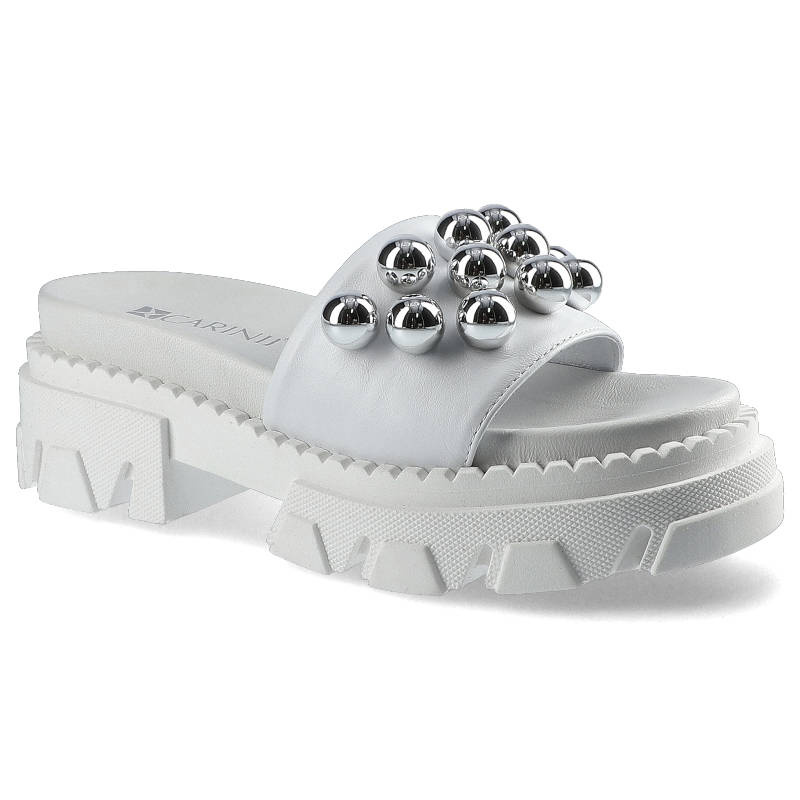 Klapki damskie Carinii, klapki na platformie cholewka z gładkiej skóry naturalnej szeroki pasek z metalowymi aplikacjami masywna traktorowa podeszwa