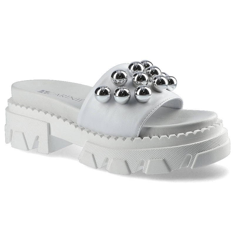 Klapki damskie Carinii, klapki na platformie cholewka z gładkiej skóry naturalnej szeroki pasek z metalowymi aplikacjami masywna traktorowa podeszwa