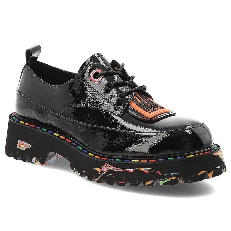 Półbuty damskie Artiker, lakierowane na grubej platformie z naszywką i sznurowane, czarne, 55C0499