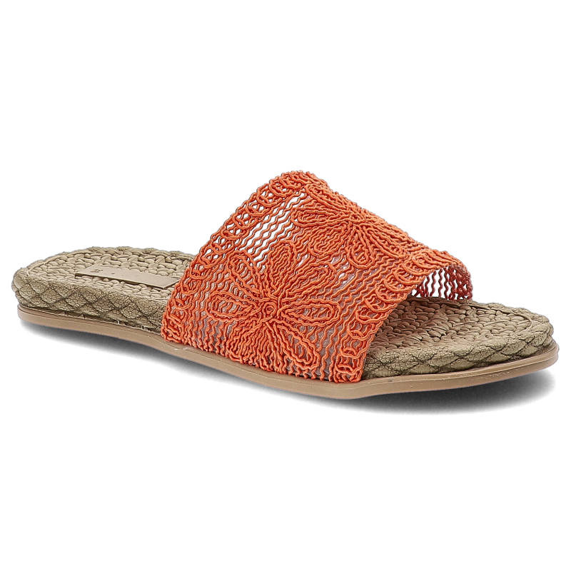 Klapki damskie Artiker, z materiału tekstylnego z szerokim haftowanym paskiem na przodzie wsuwaną konstrukcją i plecioną wkładką o wyraźnej strukturz
