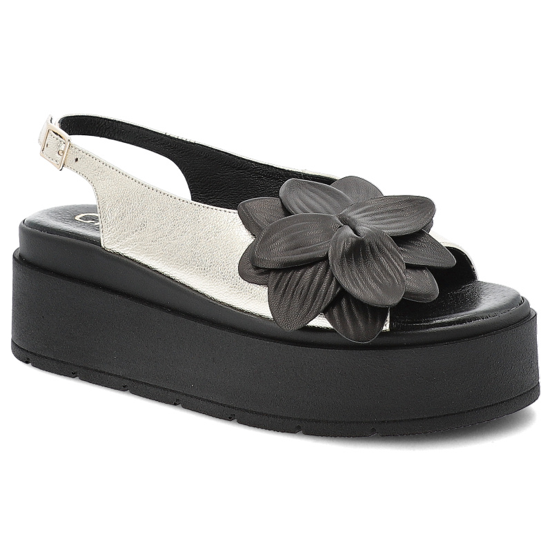 Sandały damskie Chebello, skórzane na gruej platformie z ozdobnym kwiatem i ze sprzączką, złoto-czarne, 4645-046