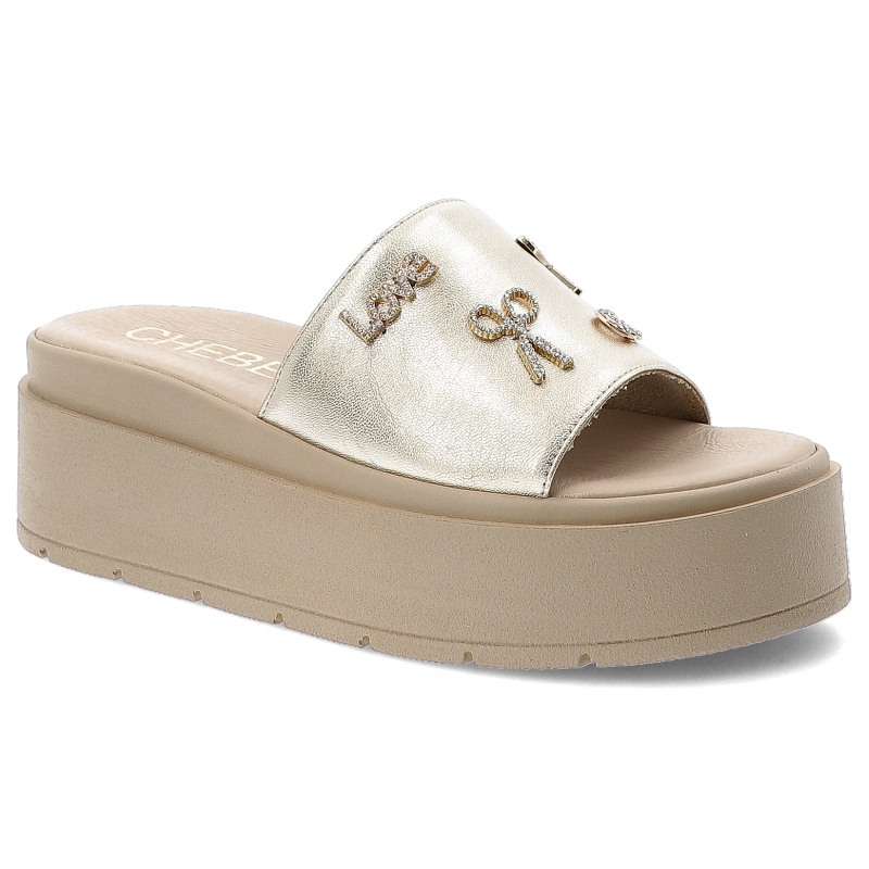 Klapki damskie Chebello, na grubej platformie skórzane z ozdobami, złote, 4600-046