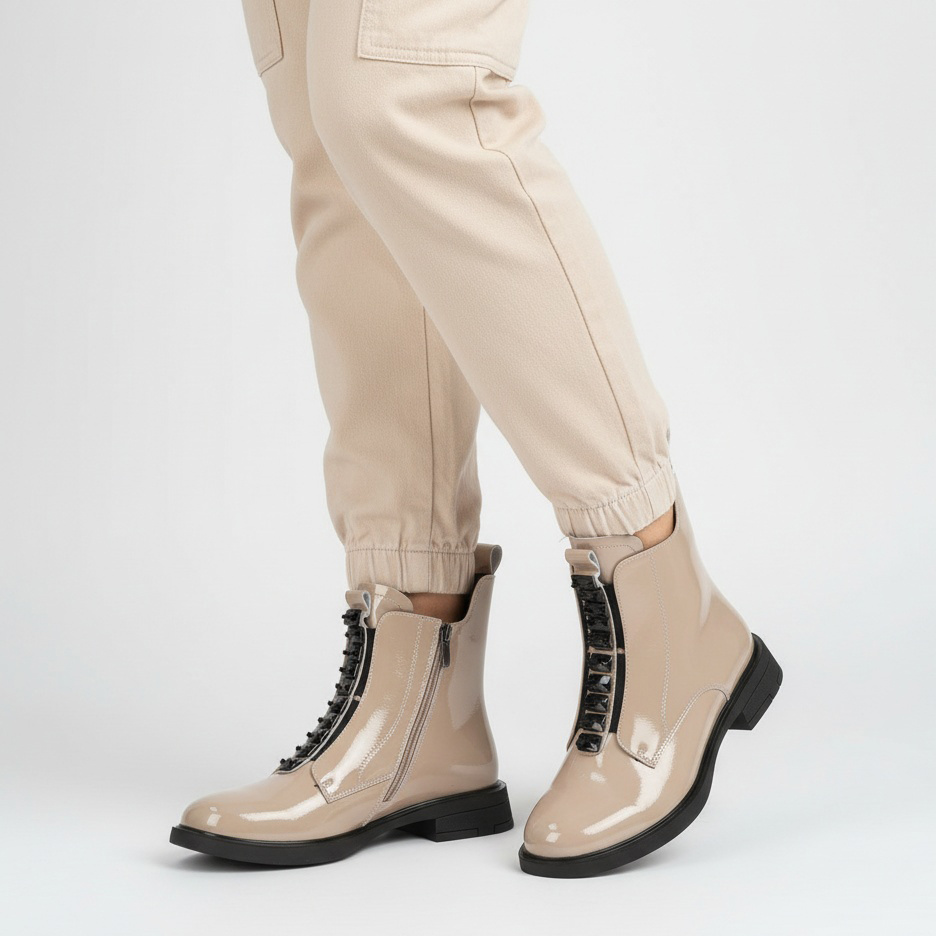 Botki damskie S. Barski, lakierowane skórzane na płaskim obcasie i zapinane na zamek, beżowe, MR52-108