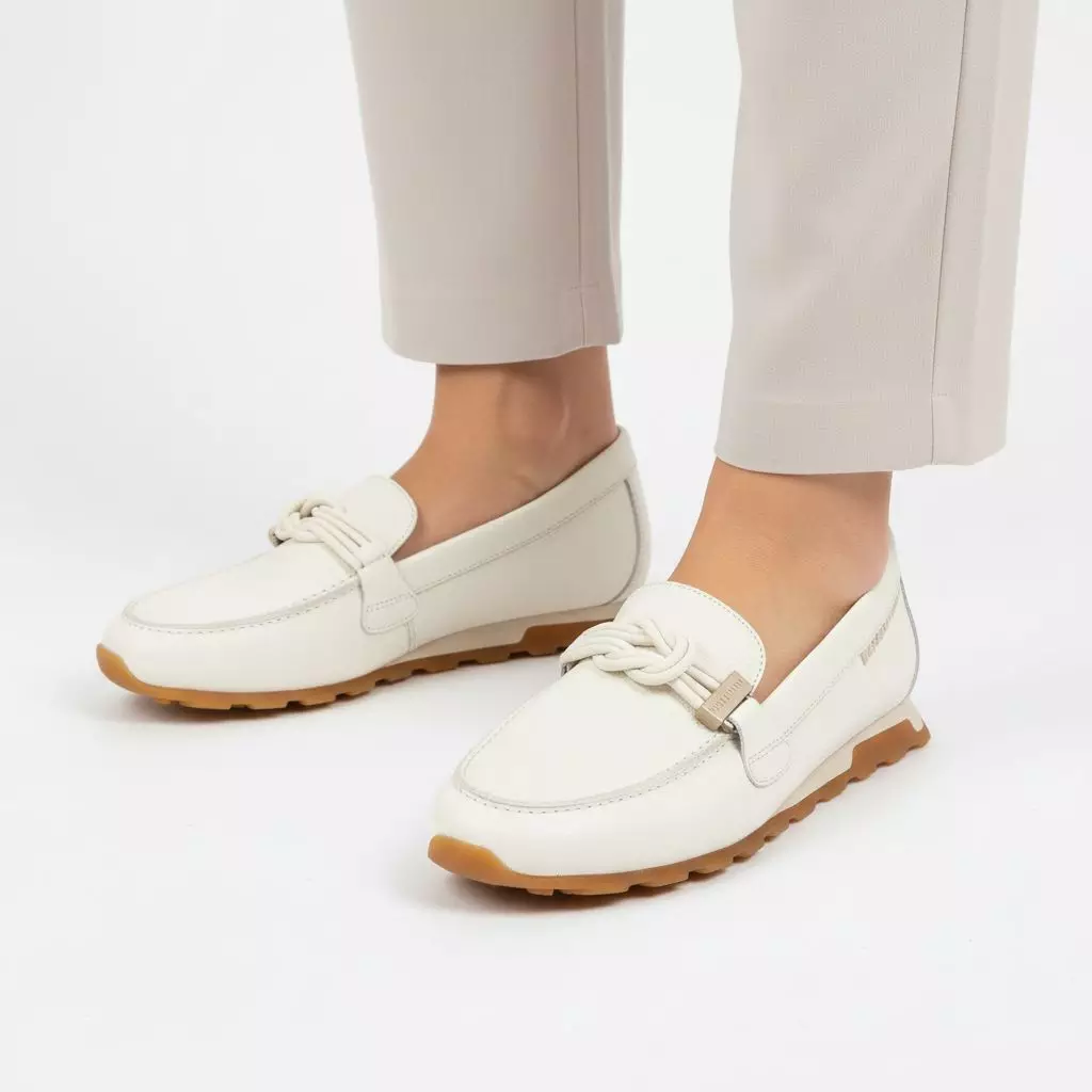 Półbuty damskie Hispanitas, ze skóry naturalnej z wsuwanym krojem oraz zaokrąglonym noskiem, białe, HV264662 Bolero-V26 Panna