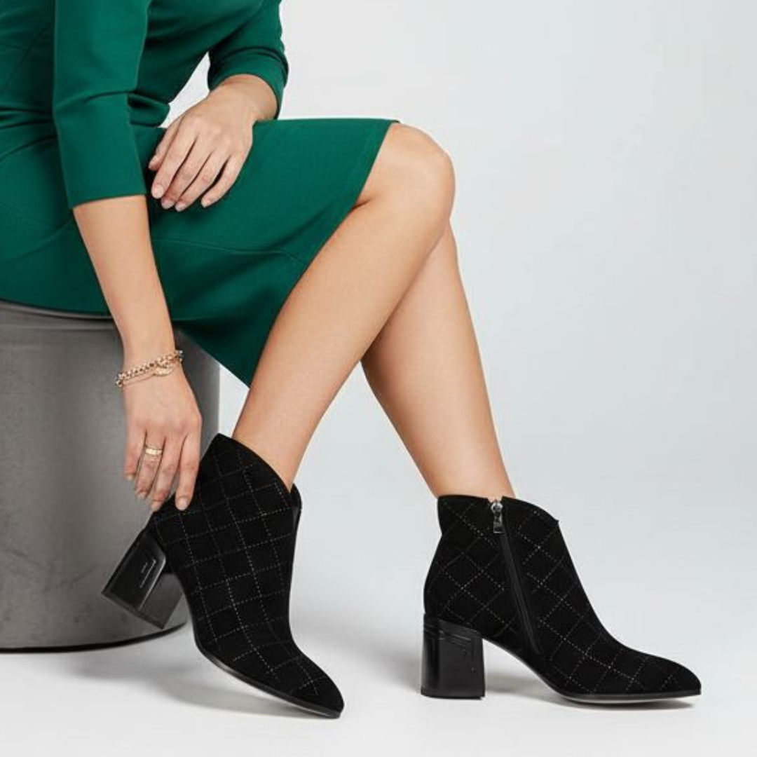 Botki damskie S. Barski, skórzane na obcasie z cholewką we wzory, czarne, MR52-132