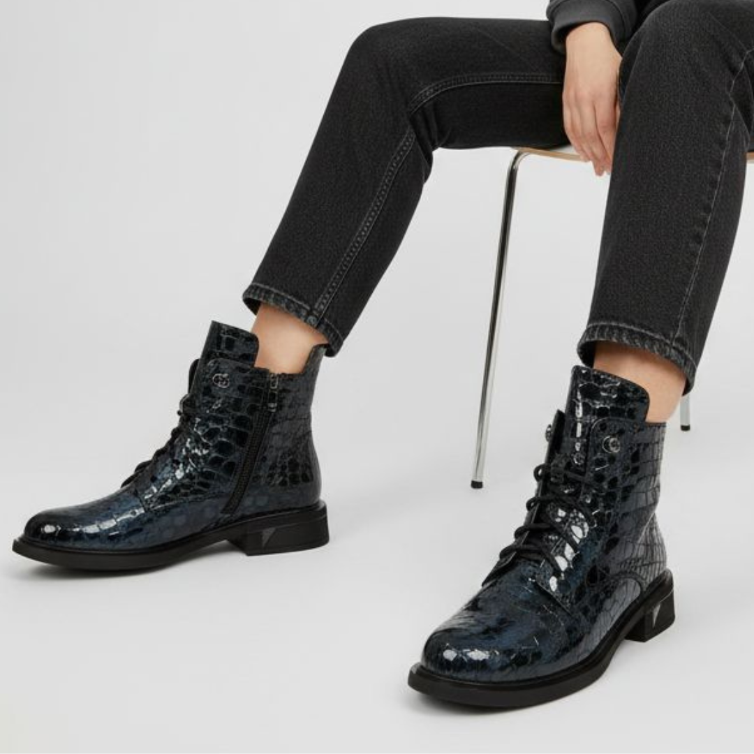 Botki damskie S. Barski, skórzane z cholewką we wzory i zapinane na suwak, niebieskie, LZ52-962