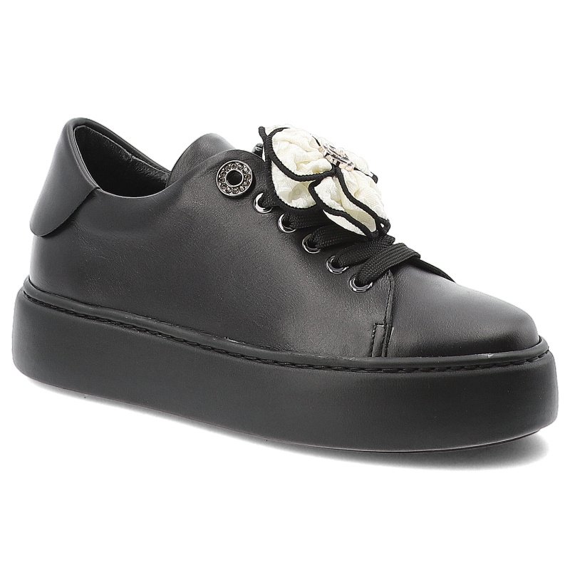 Sneakersy damskie Karino, ze skóry licowej z ozdobnym kwiatem na płaskiej podeszwie sznurowane, czarne licowe, 5729-076-P