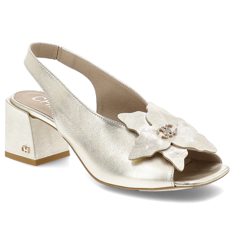 Sandały damskie Chebello, eleganckie skórzane na klocku z ozdobnym kwiatem i wsuwane, złote, 4385-K-046