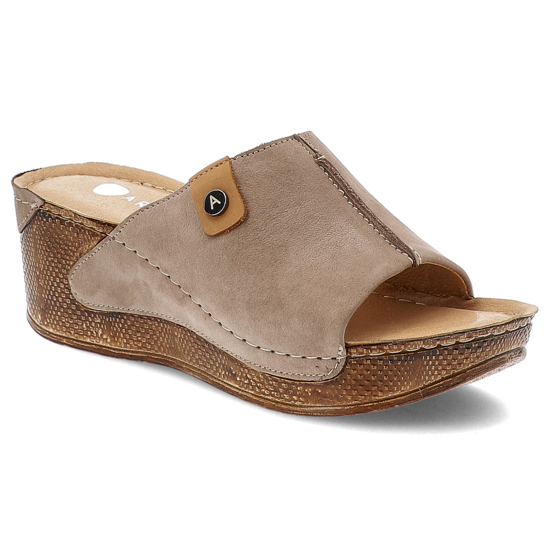 Beżowe Klapki Armodo Modne Obuwie Damskie Na Koturnie