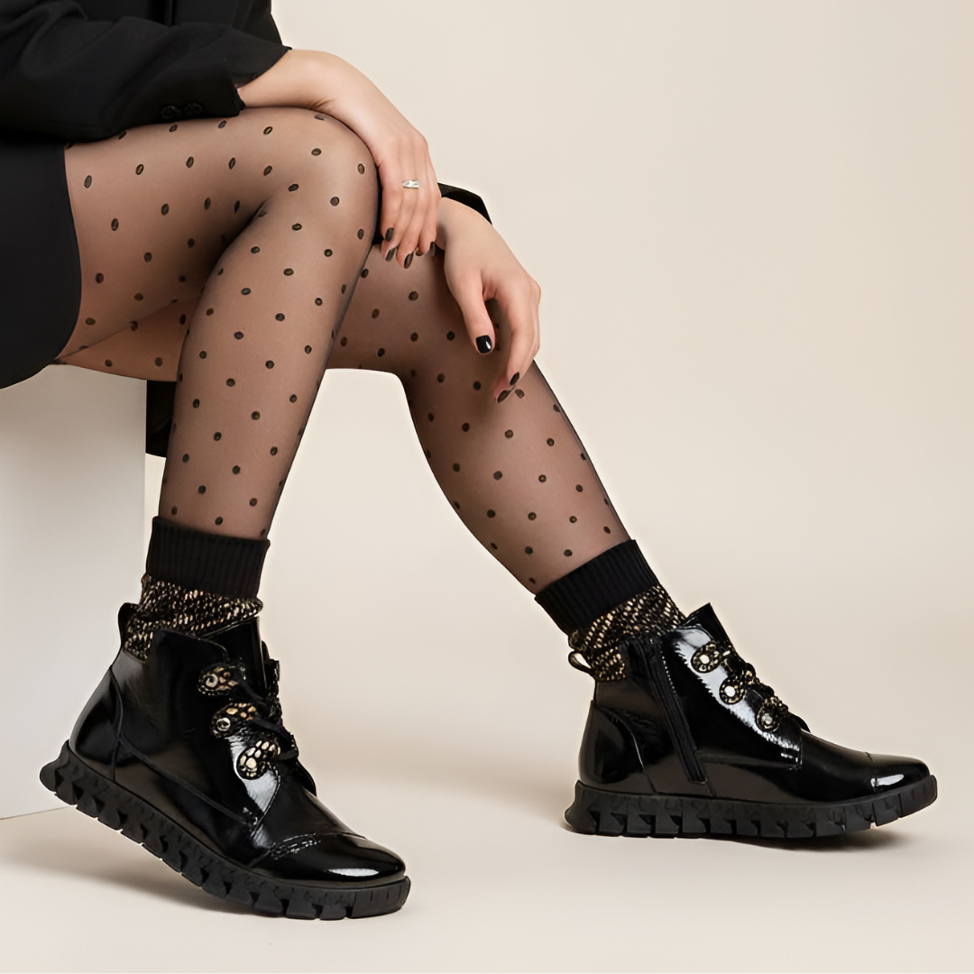 Botki damskie Armodo, lakierowane ze skóry na płaskiej podeszwie i zapinane na suwak, czarne, 2356