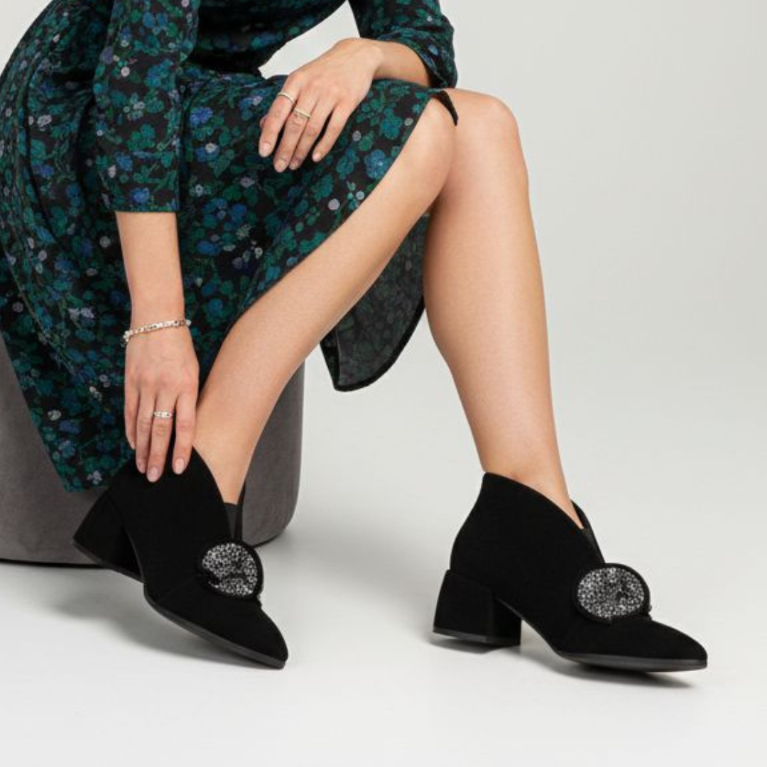 Botki damskie S. Barski, zamszowe na klocku z ozdobą i na suwak, czarne-srebrne, MR52-182