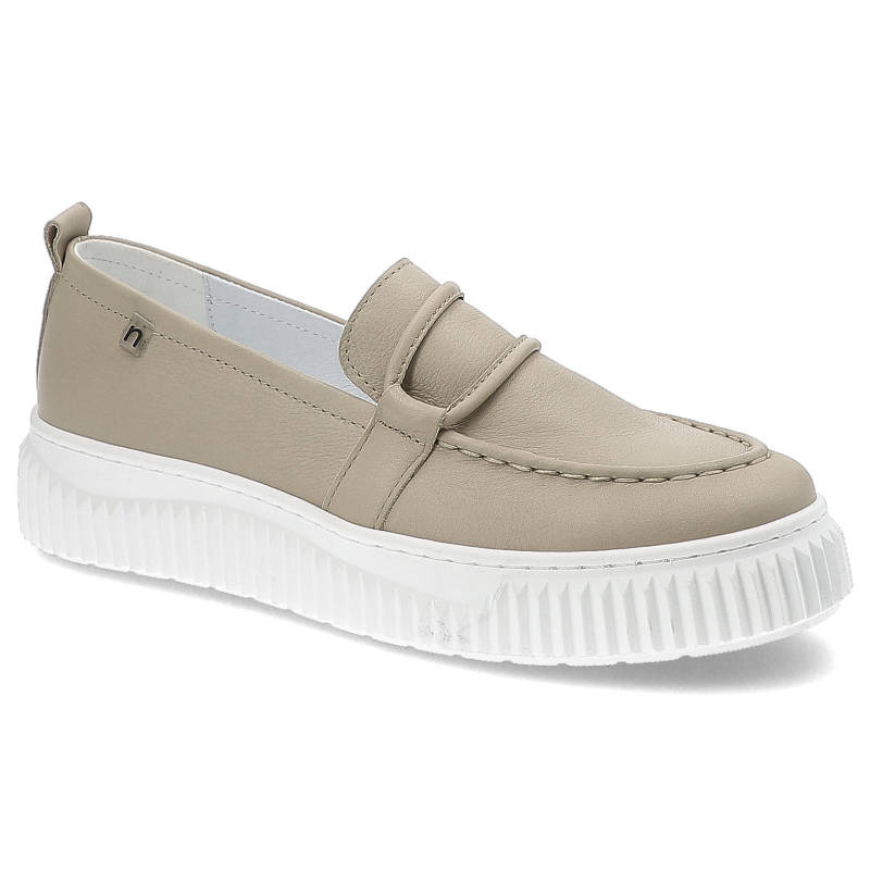 Półbuty damskie Nessi, gładka cholewka o minimalistycznym wykończeniu wsuwany fason z paskiem na podbiciu lekka podeszwa, beżowe, 22159