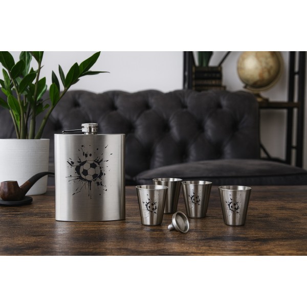 Piersiówka w komplecie, srebrna z motywem KW84P