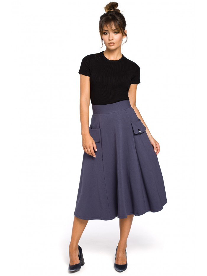 B046 Rozkloszowana spódnica midi z kieszeniami - niebieska