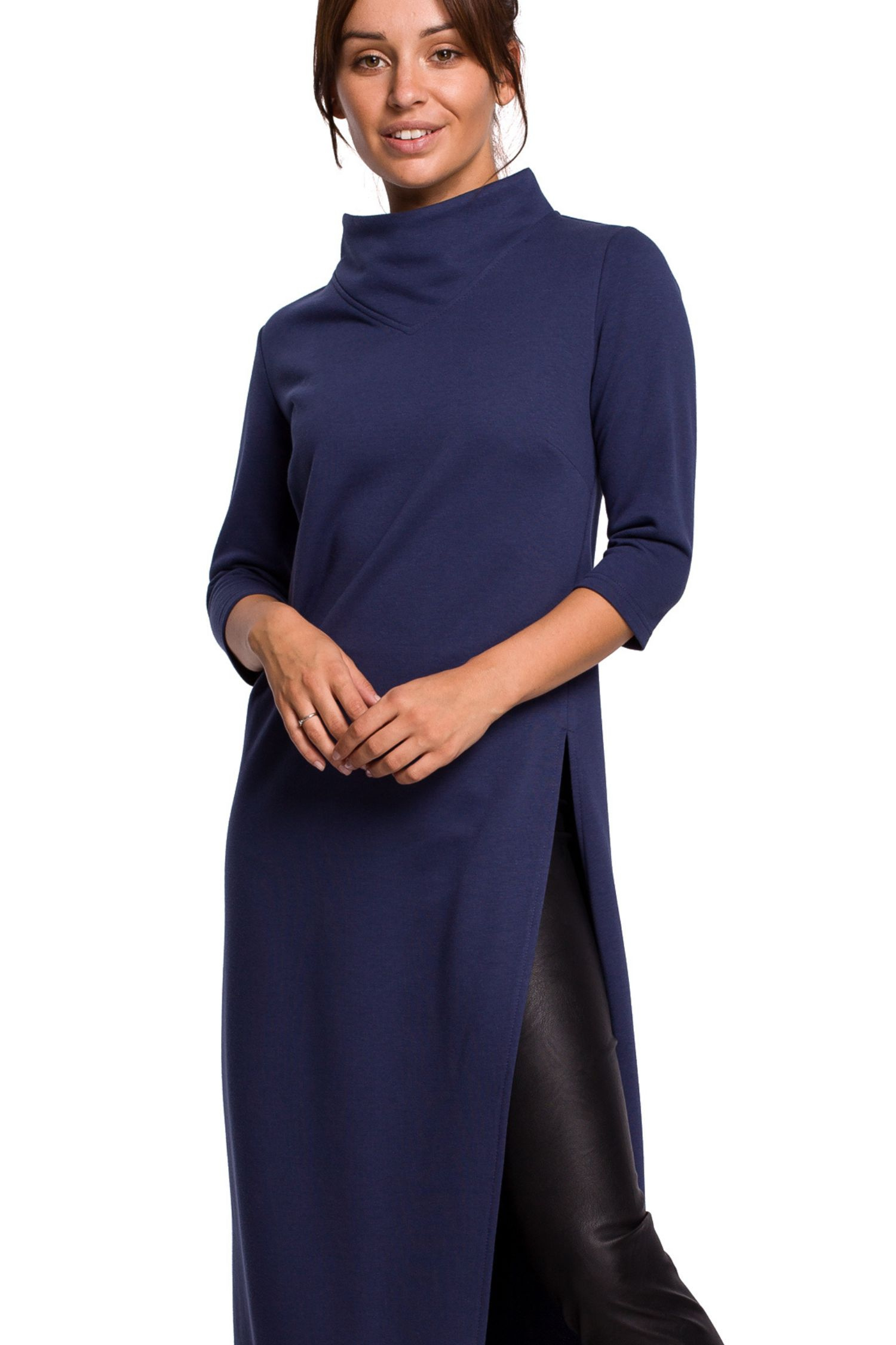 Długa tunika sportowa z wysokim kołnierzem i rozcięciem niebieska