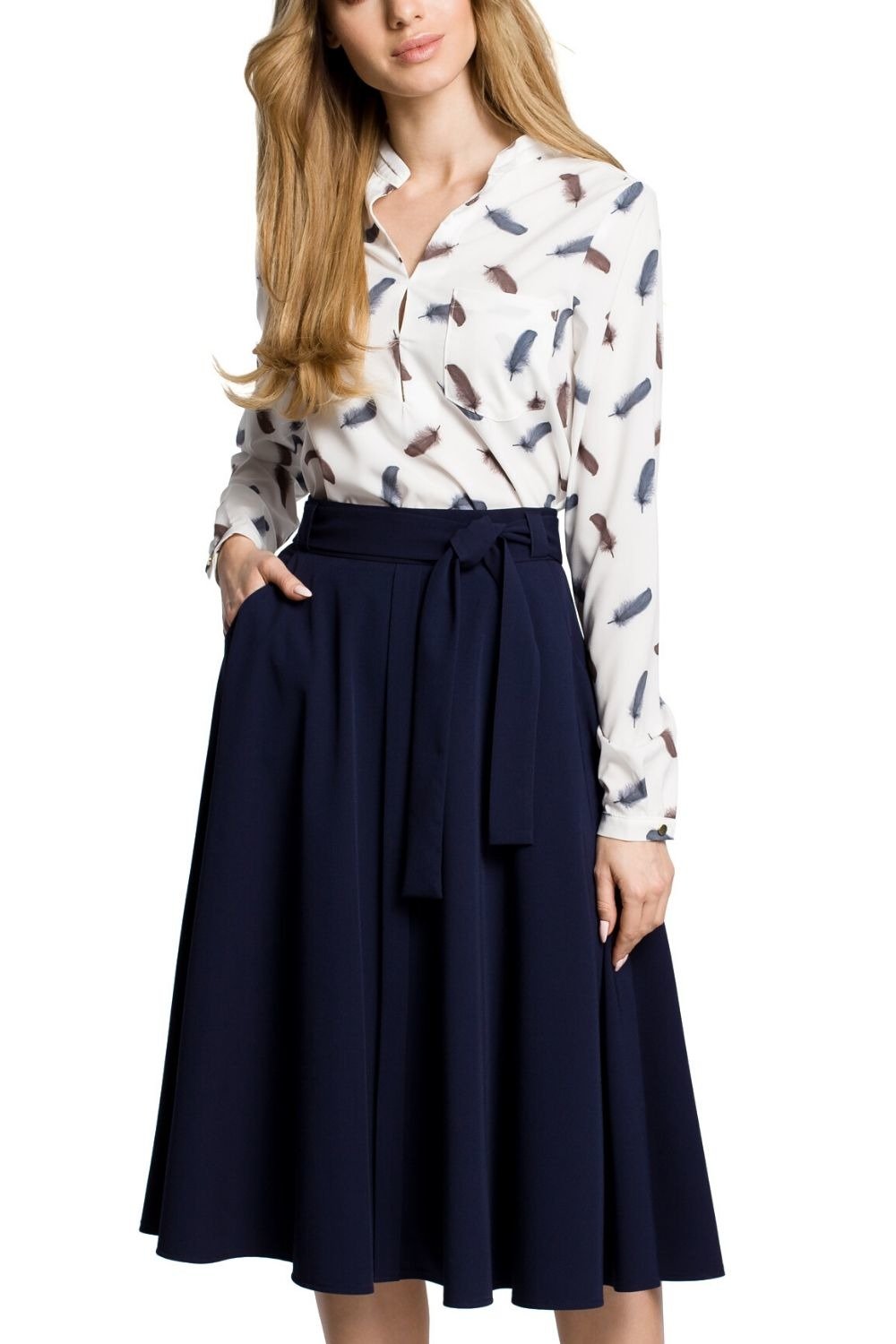 Rozkloszowana spódnica midi z kieszeniami i wiązaniem granatowa