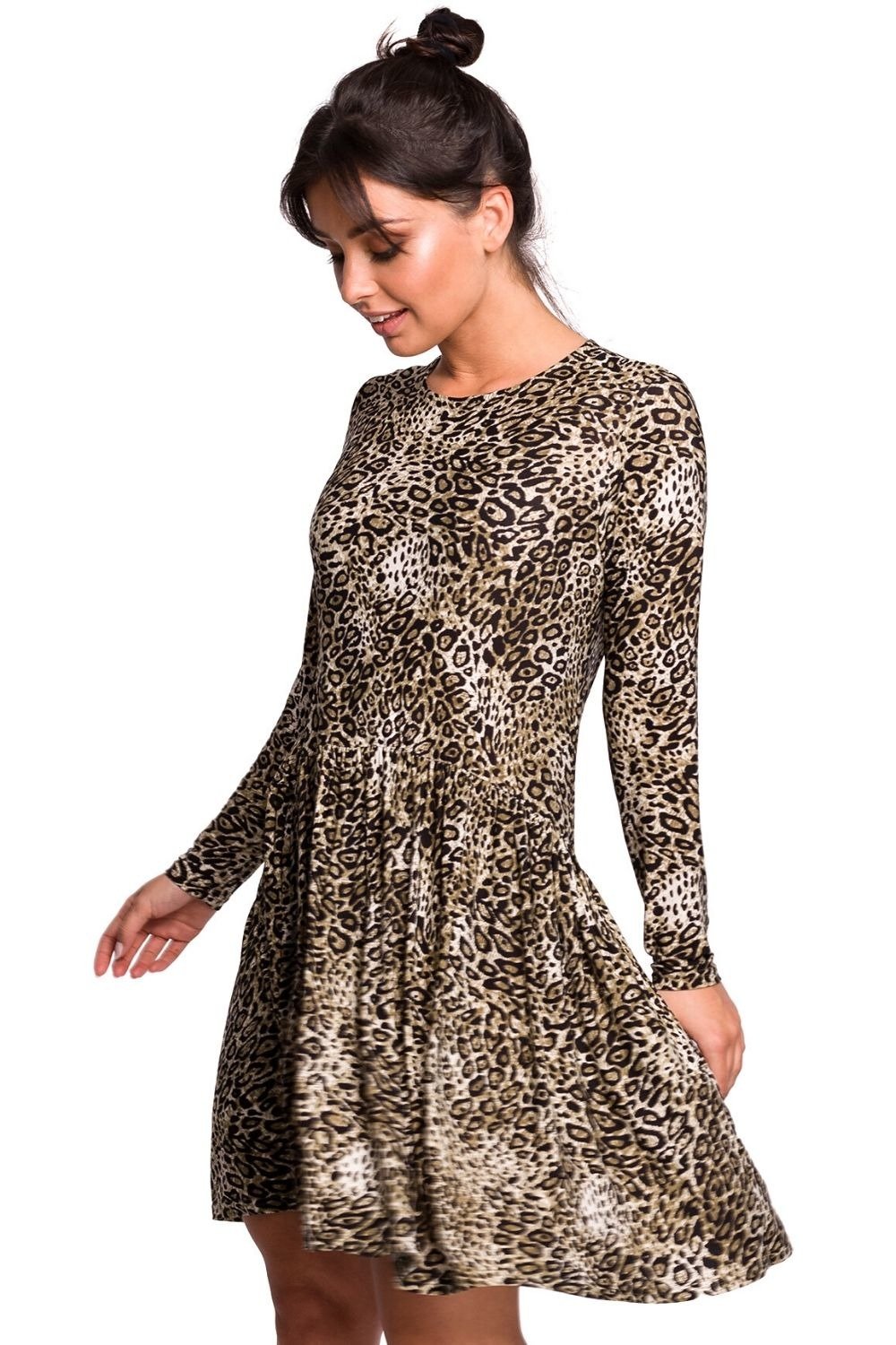 Sukienka rozkloszowana w panterkę zielona z falbaną