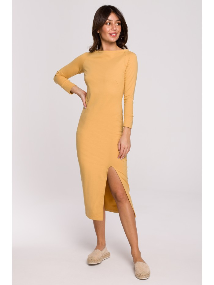 B219 Prosta sukienka midi z rozcięciem na nogę - miodowa