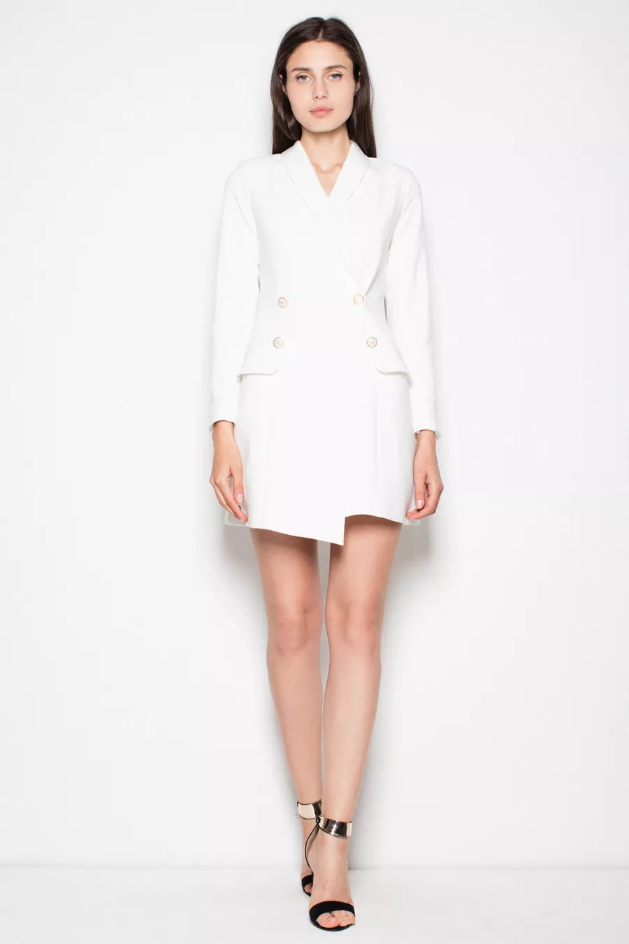 Żakietowa sukienka zapinana na ozdobne guziki ecru