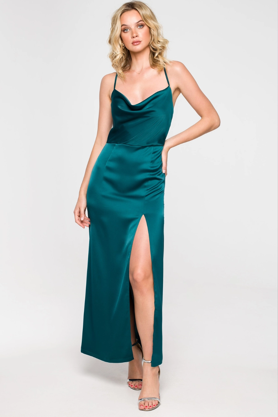Długa sukienka wieczorowa satynowa na ramiączkach zielona
