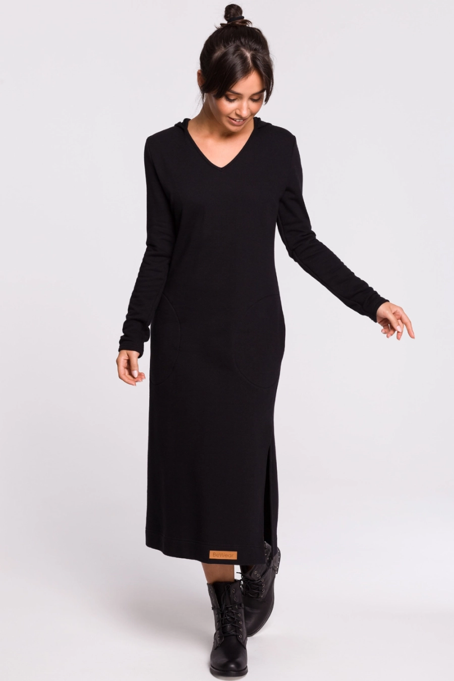 Długa sukienka dresowa kaptur i dekolt V bawełniana czarna