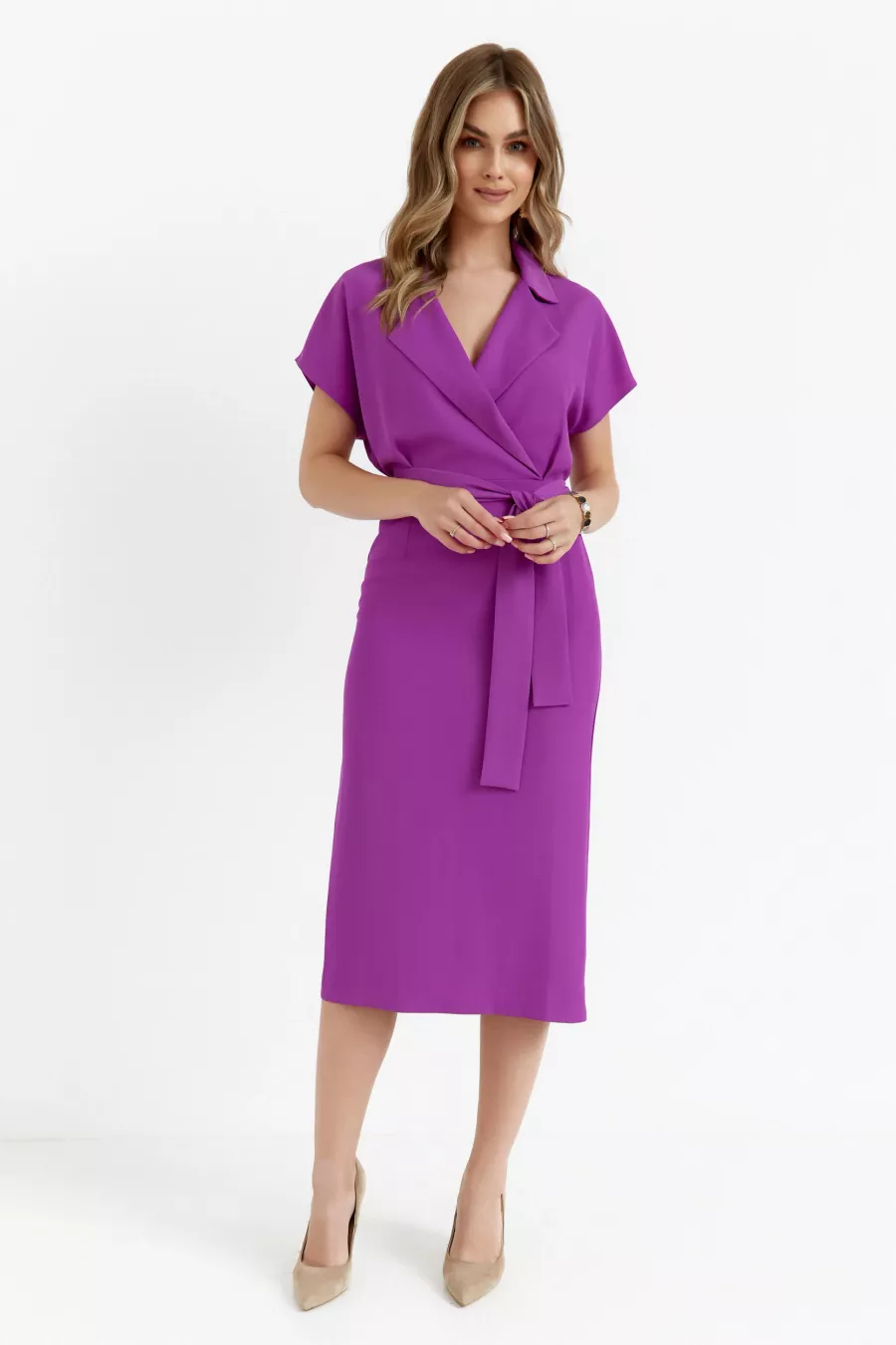 Elegancka sukienka ołówkowa z kołnierzem fioletowa
