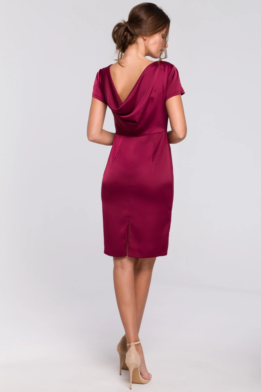 Sukienka wieczorowa satynowa z dekoltem na plecach czerwona