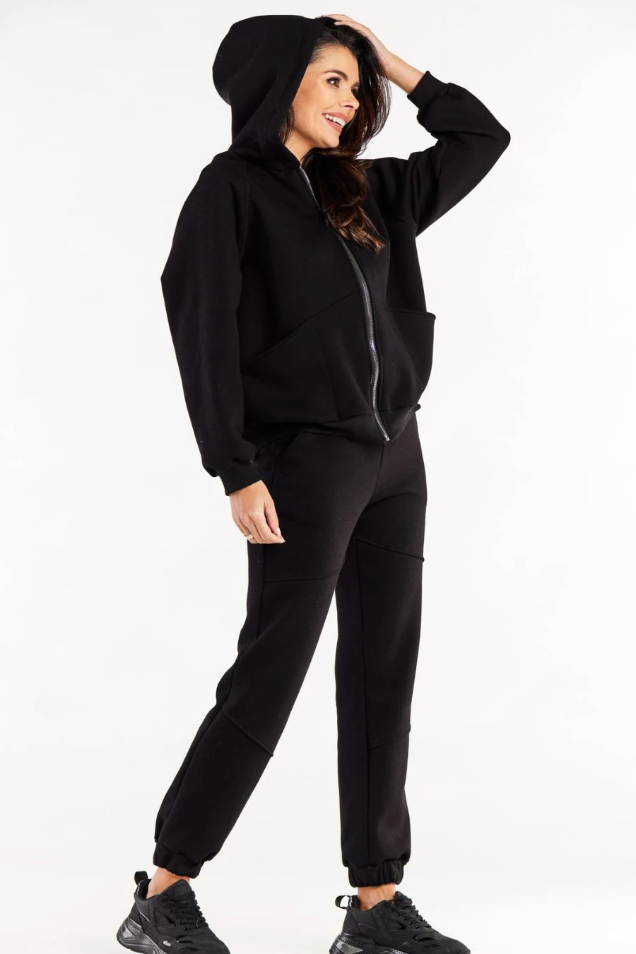 Luźna bluza z kapturem rozpinana z kieszeniami czarna