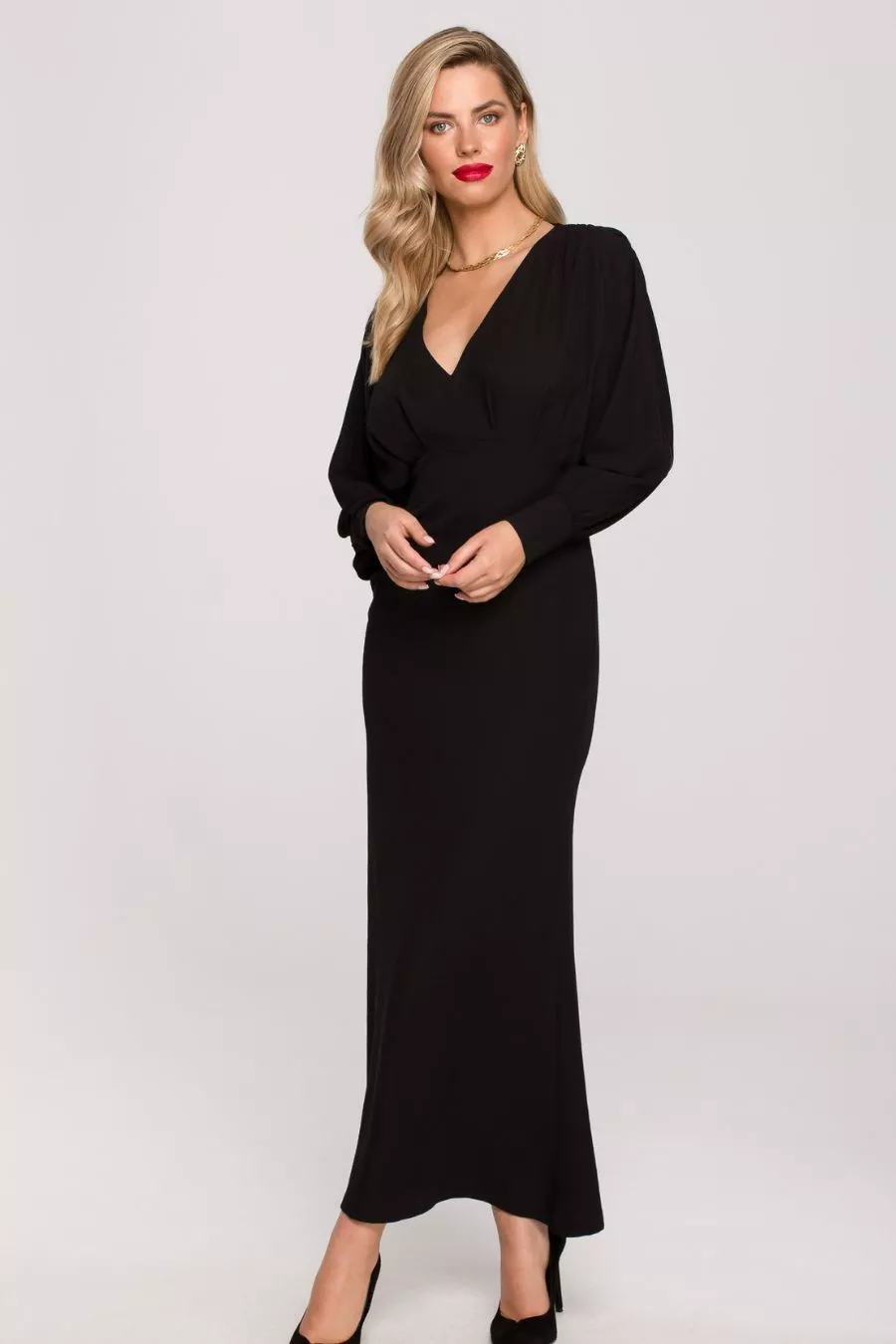 Długa wieczorowa sukienka rybka z bufiastymi rękawami czarna