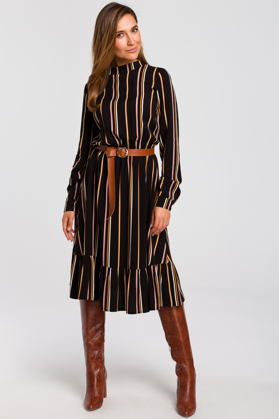 Sukienka boho w paski z falbaną na dole i paskiem brązowa wiskoza