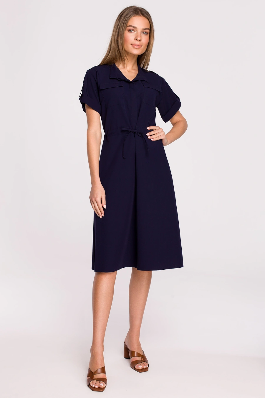 Sukienka koszulowa trapezowa granatowa szmizjerka z wiązaniem