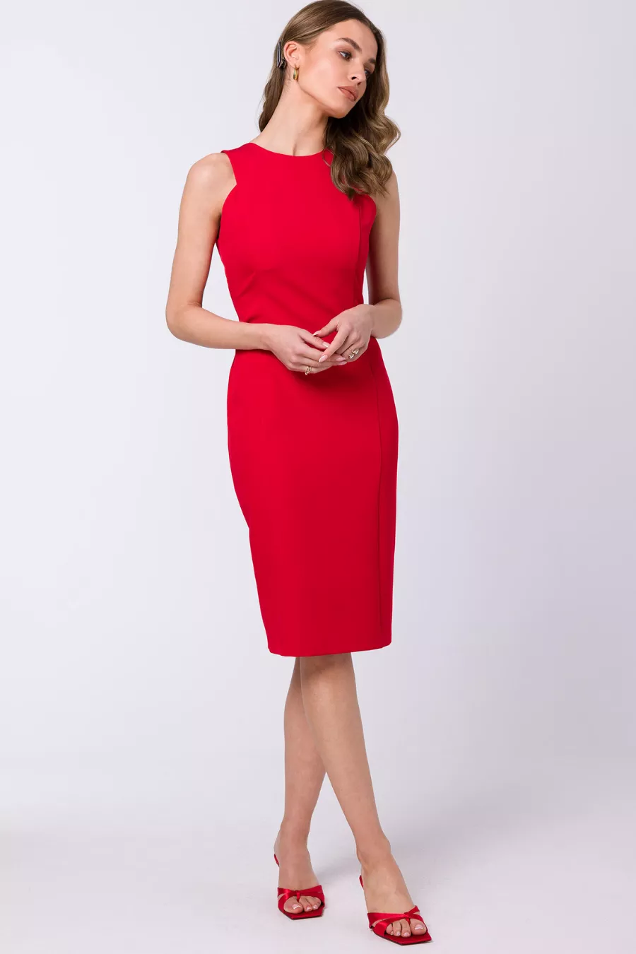 Elegancka klasyczna sukienka ołówkowa bez rękawów czerwona