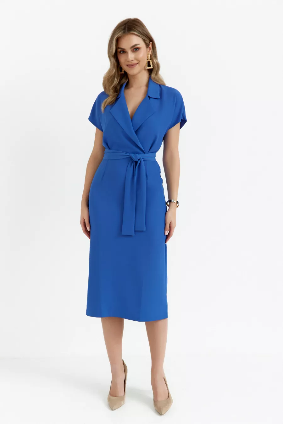 Elegancka sukienka ołówkowa z kołnierzem niebieska