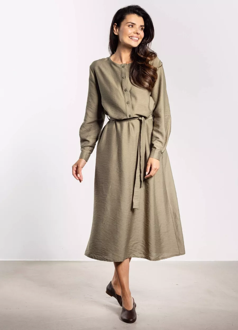 Elegancka sukienka rozkloszowana z długim rękawem zielona