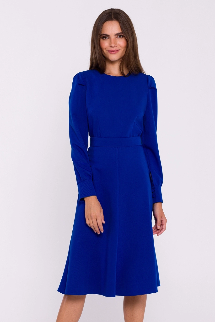 Elegancka sukienka rozkloszowana z paskiem niebieska